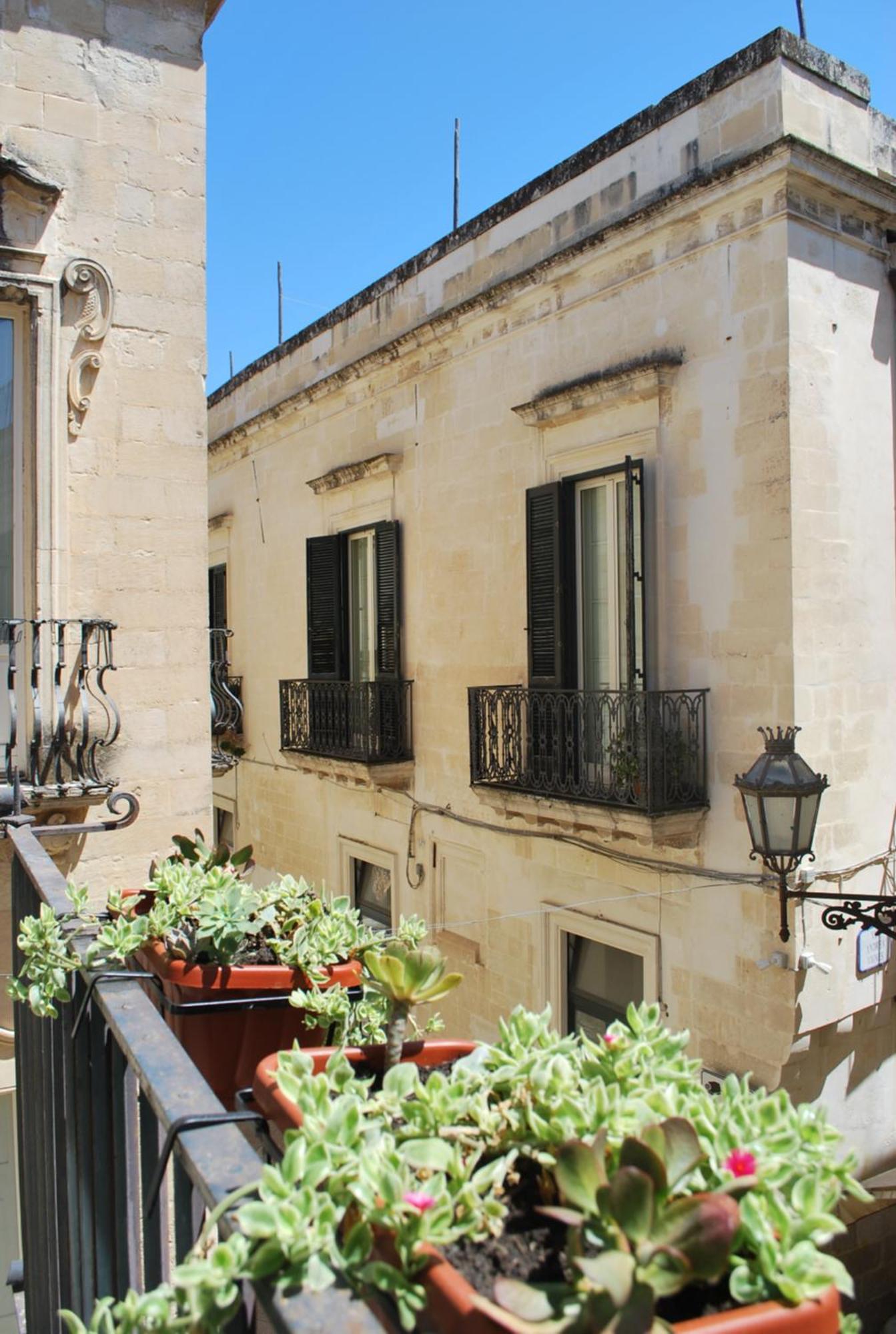 Palazzo Della Contessa - Suites & Breakfast Лечче Экстерьер фото